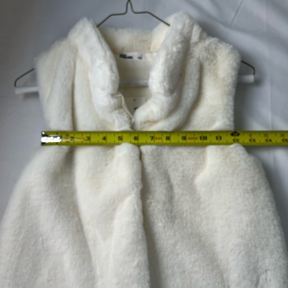 Macy's Epic Threads Cream Faux Fur Vest - NWT Size Large - Picture 6 of 8